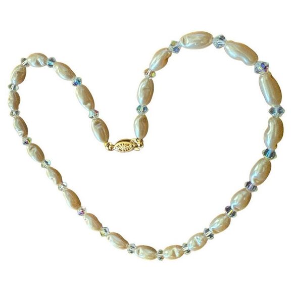 Vintage Faux Pearl & Crystal Bead Necklace with Gold Filigree Clasp - Picture 5 of 17